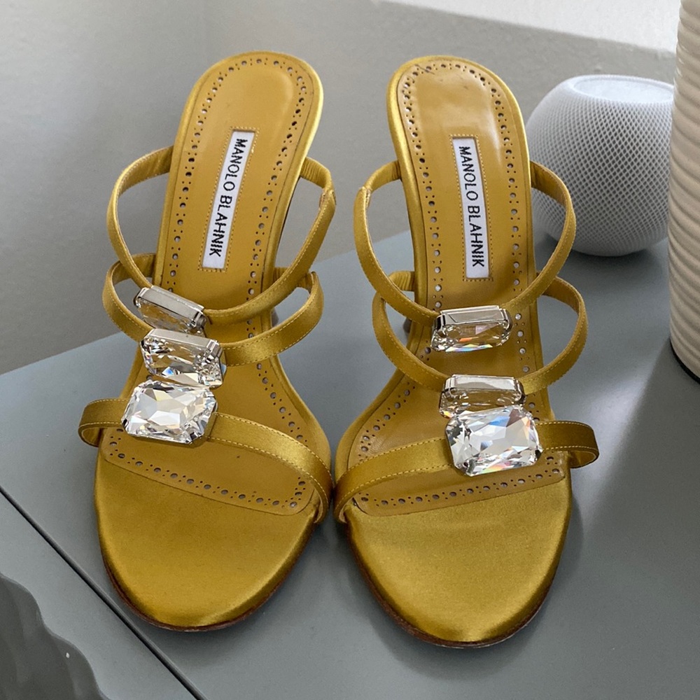 Manolo Blahnik Golden satin sandals